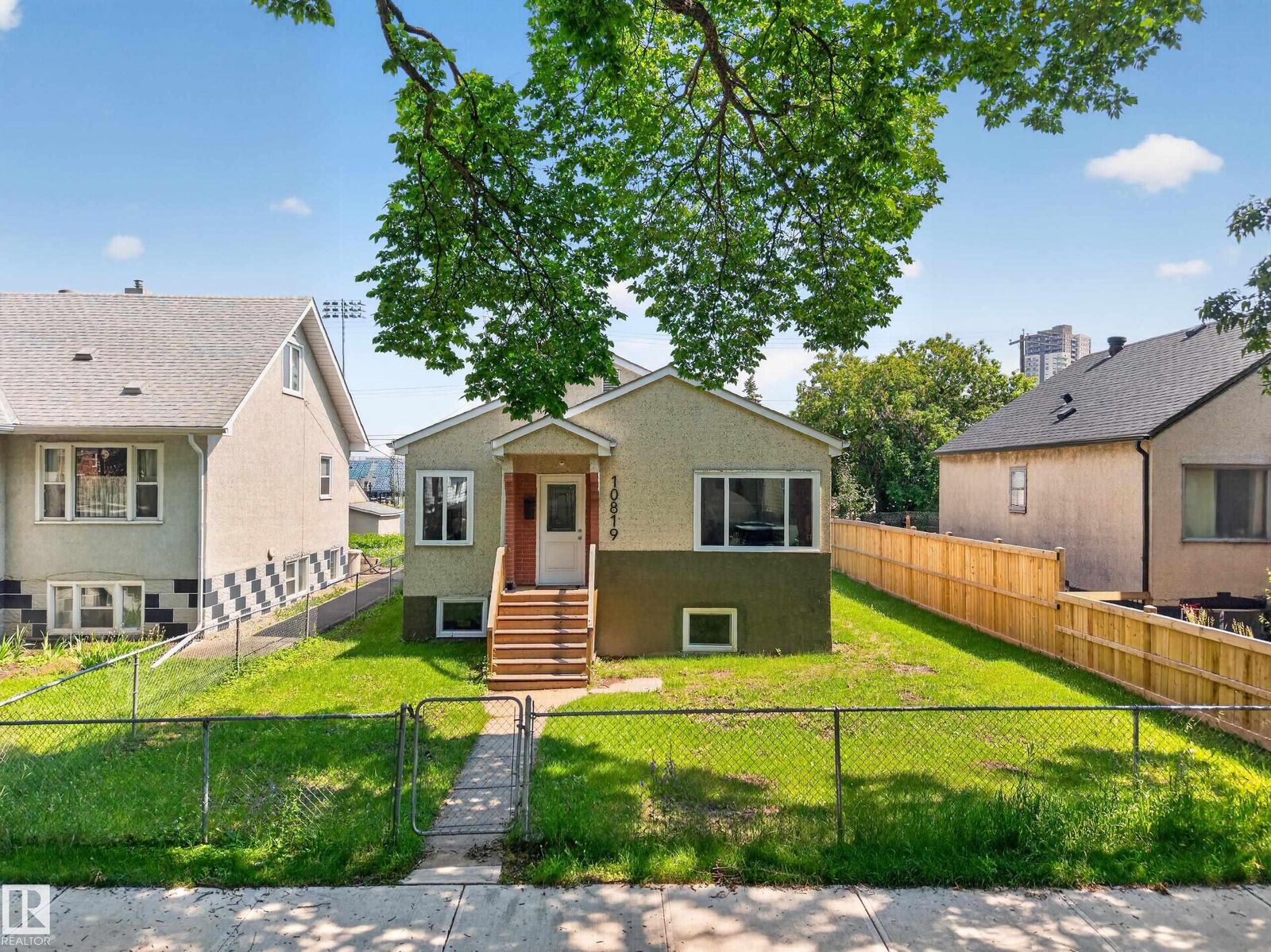 Property Photo: 10819 92 Street NW AB T5H 1V5