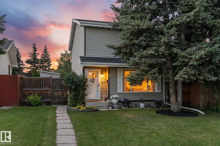 Property Photo:  4718 35 Avenue NW  AB T6L 3P9 