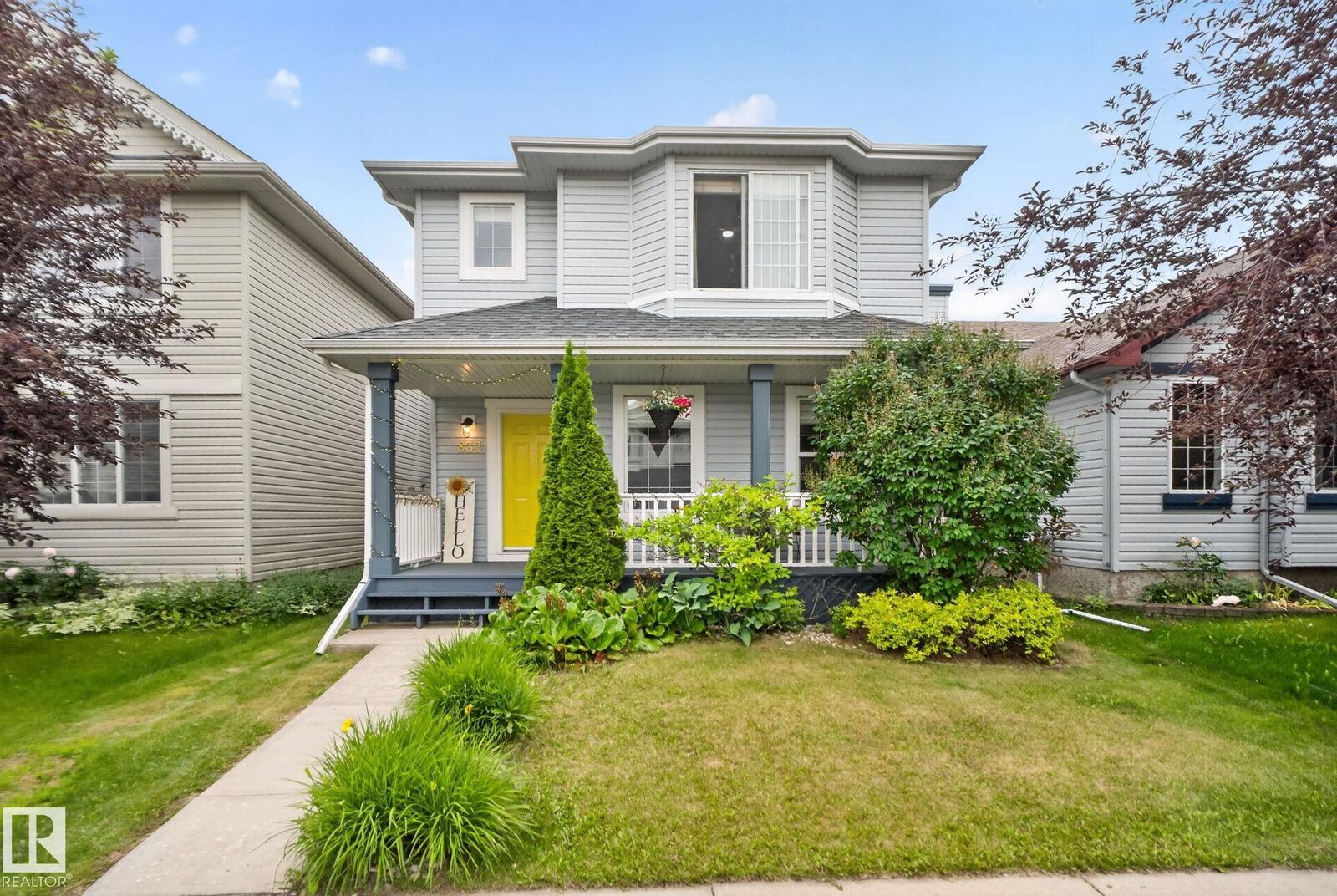Property Photo:  833 McAllister Crescent SW  AB T6W 1K4 