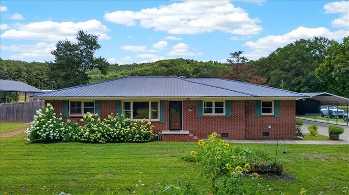 Property Photo: 202 Peachtree Street GA 30139
