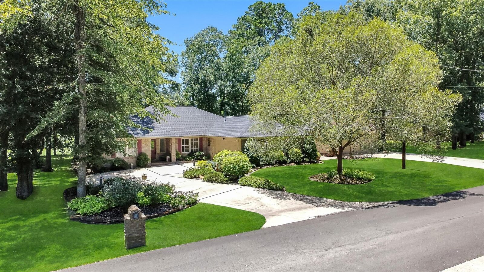 Property Photo: 35 Blush Hill Drive TX 77304