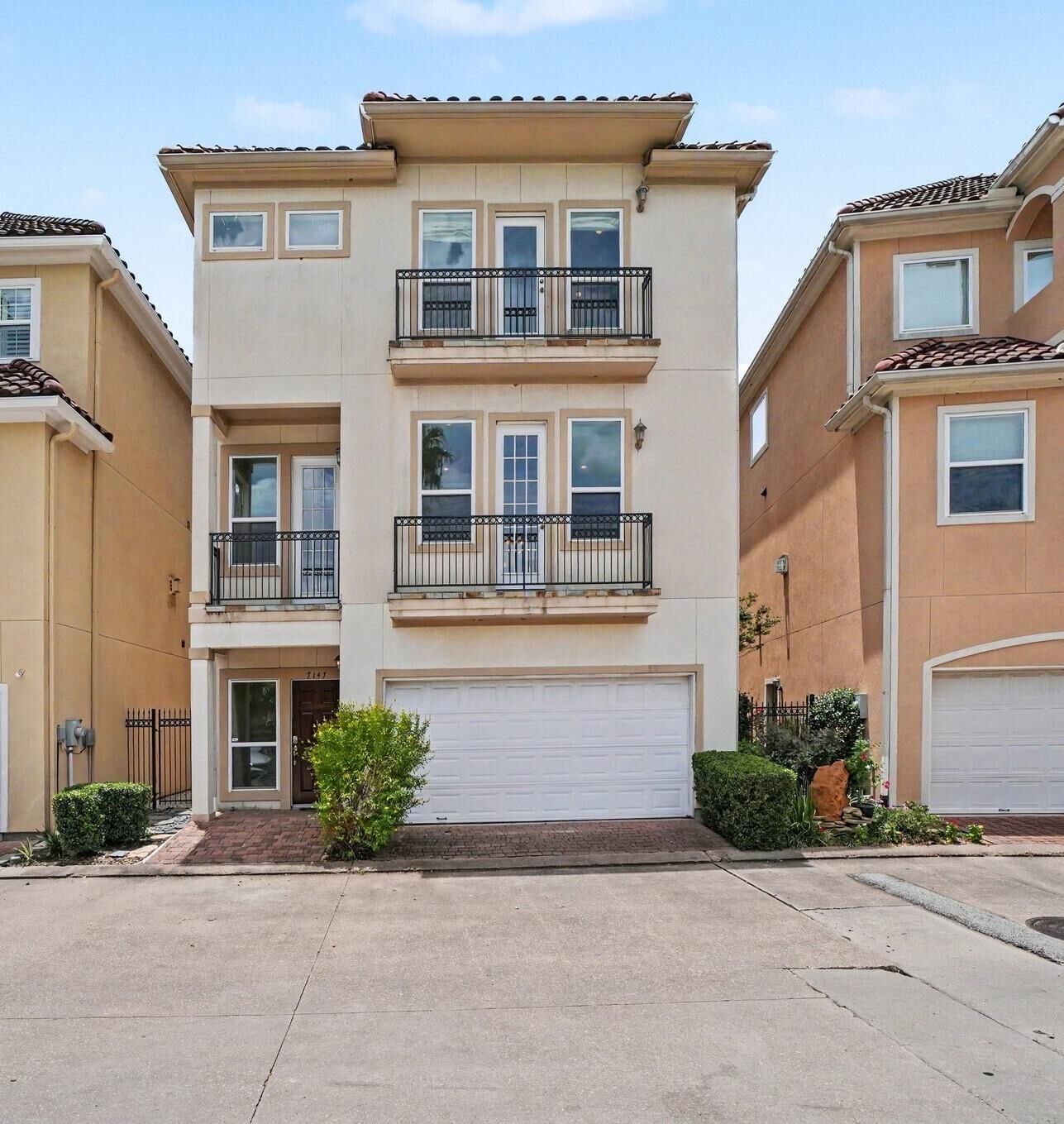 Property Photo: 7147 Windwater Lagoon TX 77036