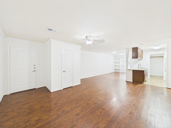 Property Photo: 5333 Richmond Avenue 21 TX 77056