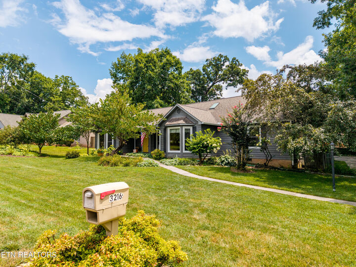 Property Photo:  3216 Roanoke Circle  TN 37920 