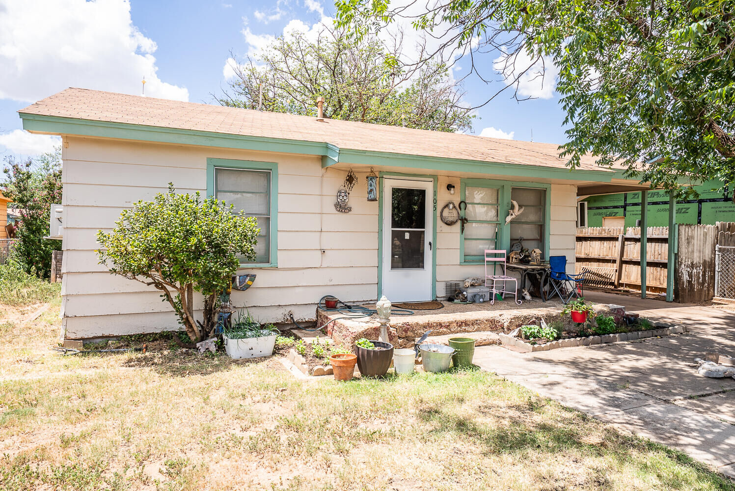 Property Photo:  105 N Avenue U  TX 79415 