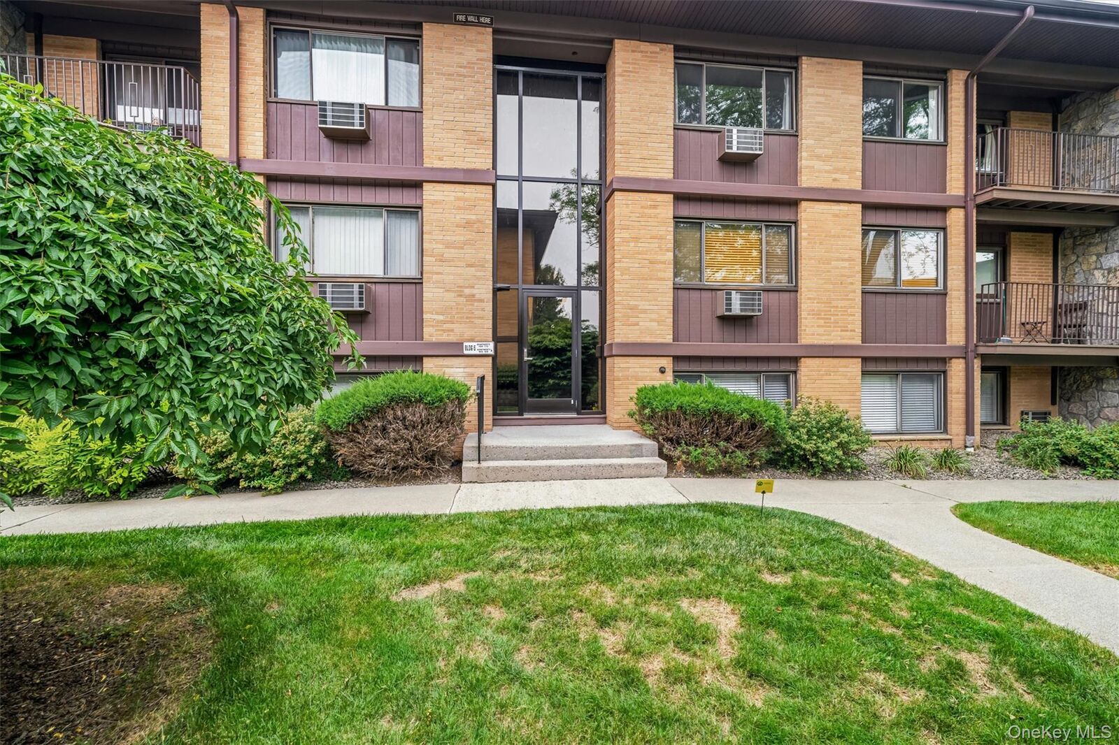 Property Photo:  10 Oakwood Terrace 107  NY 12553 