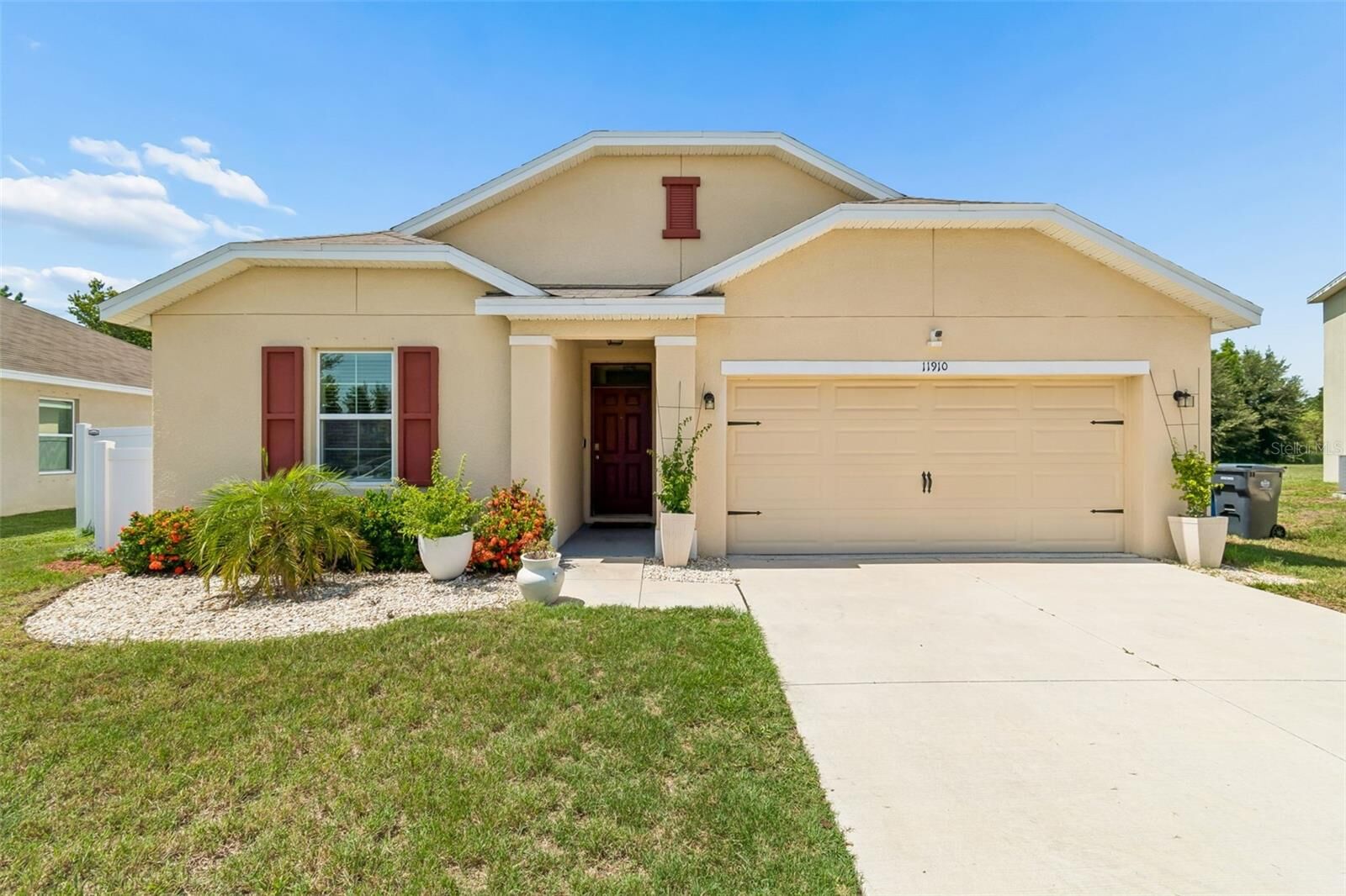 Property Photo: 11910 Little Violet Circle FL 33578