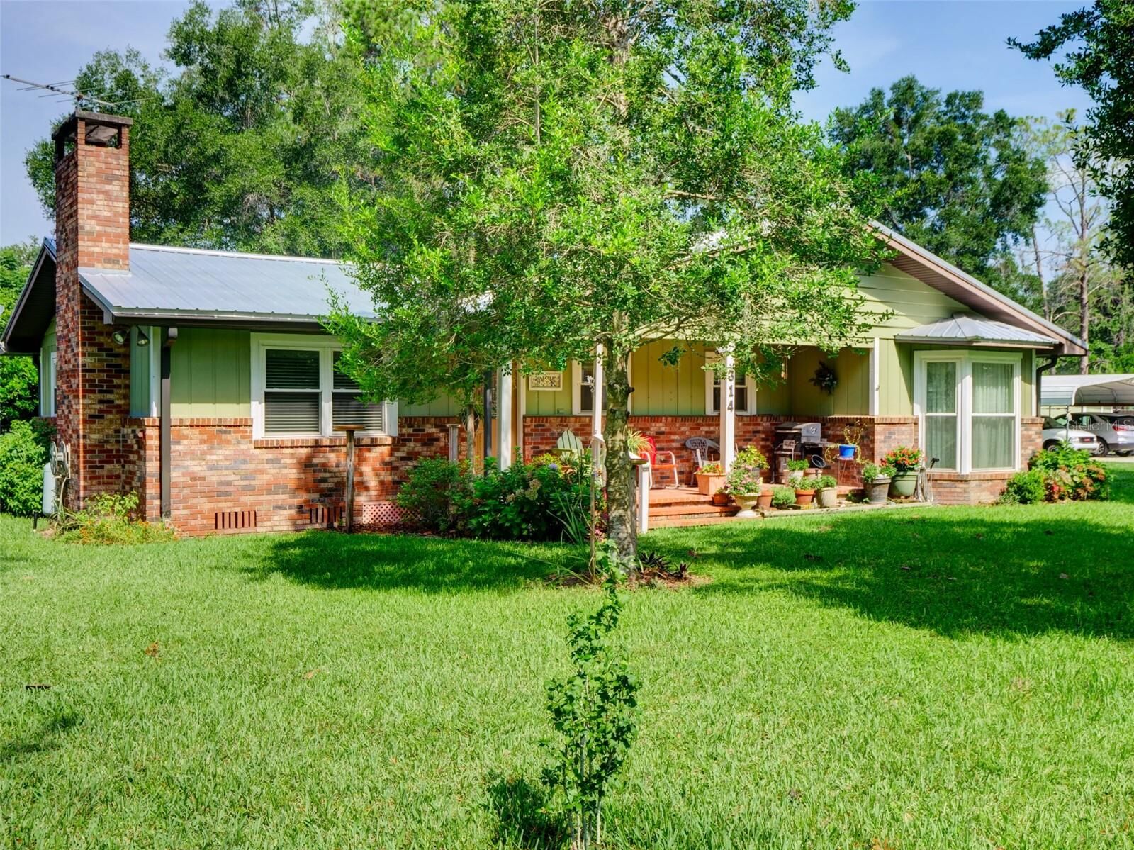 Property Photo:  314 N York Street  FL 33513 