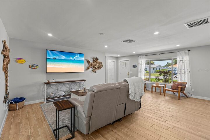 Property Photo: 7307 14th Avenue W FL 34209