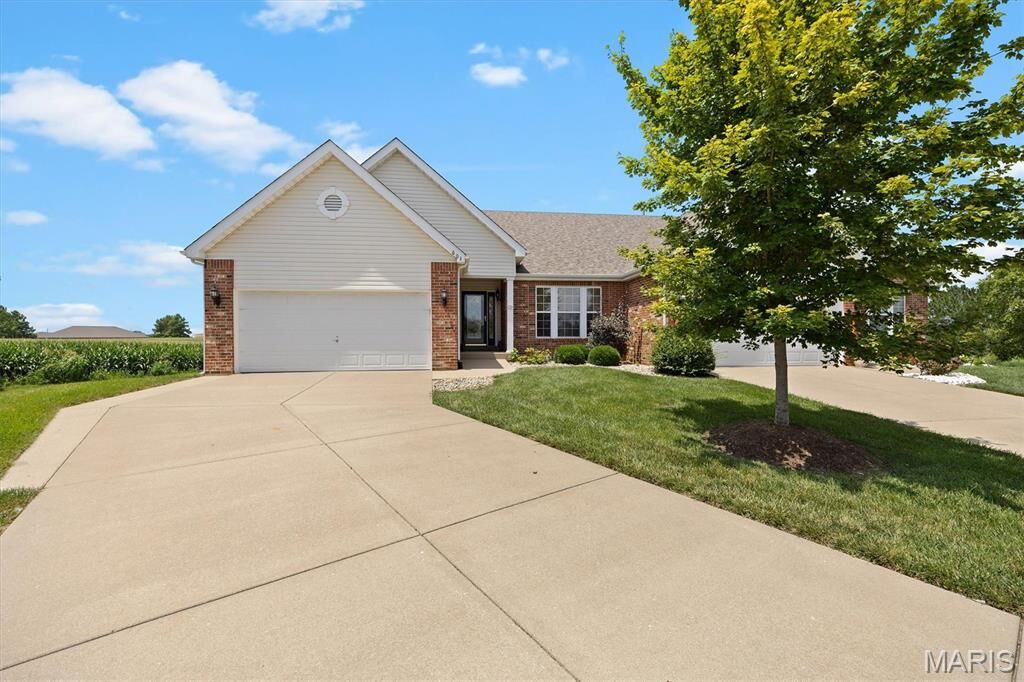 Property Photo: 601 Ember Crest Drive IL 62208