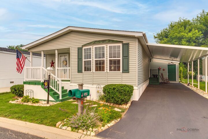 Property Photo: 269 Forestview Drive IL 60014