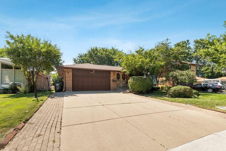 Property Photo:  6936 N Kostner Avenue  IL 60712 
