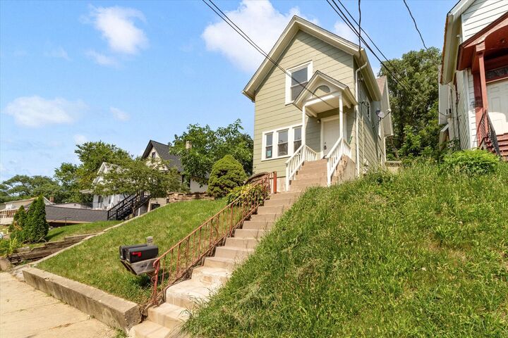 Property Photo: 649 Wellington Avenue IL 60120