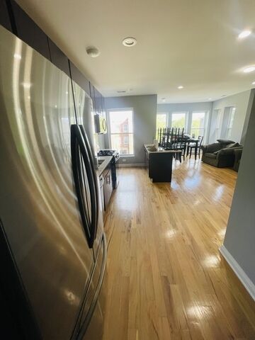Property Photo: 1411 E 67th Place 3E IL 60637