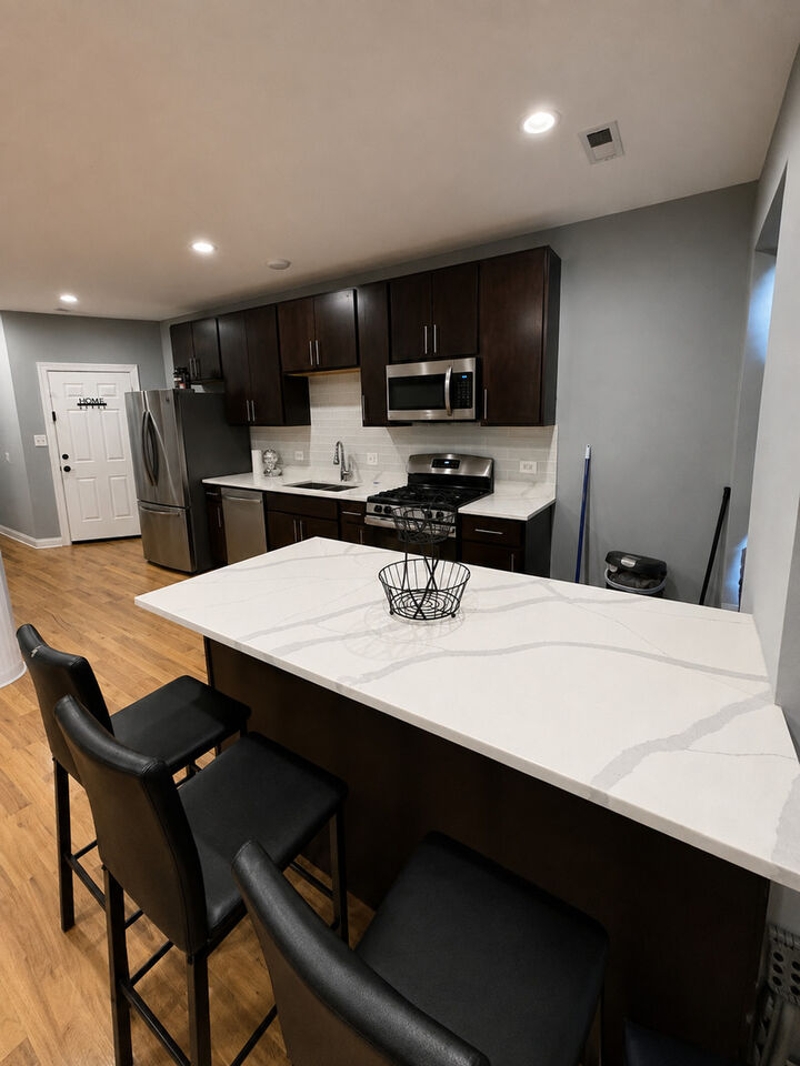 Property Photo: 1411 E 67th Place 3E IL 60637