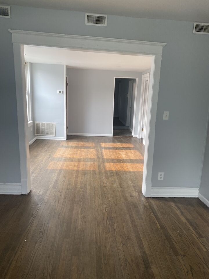 Property Photo: 2704 E 77th Street 2 IL 60649