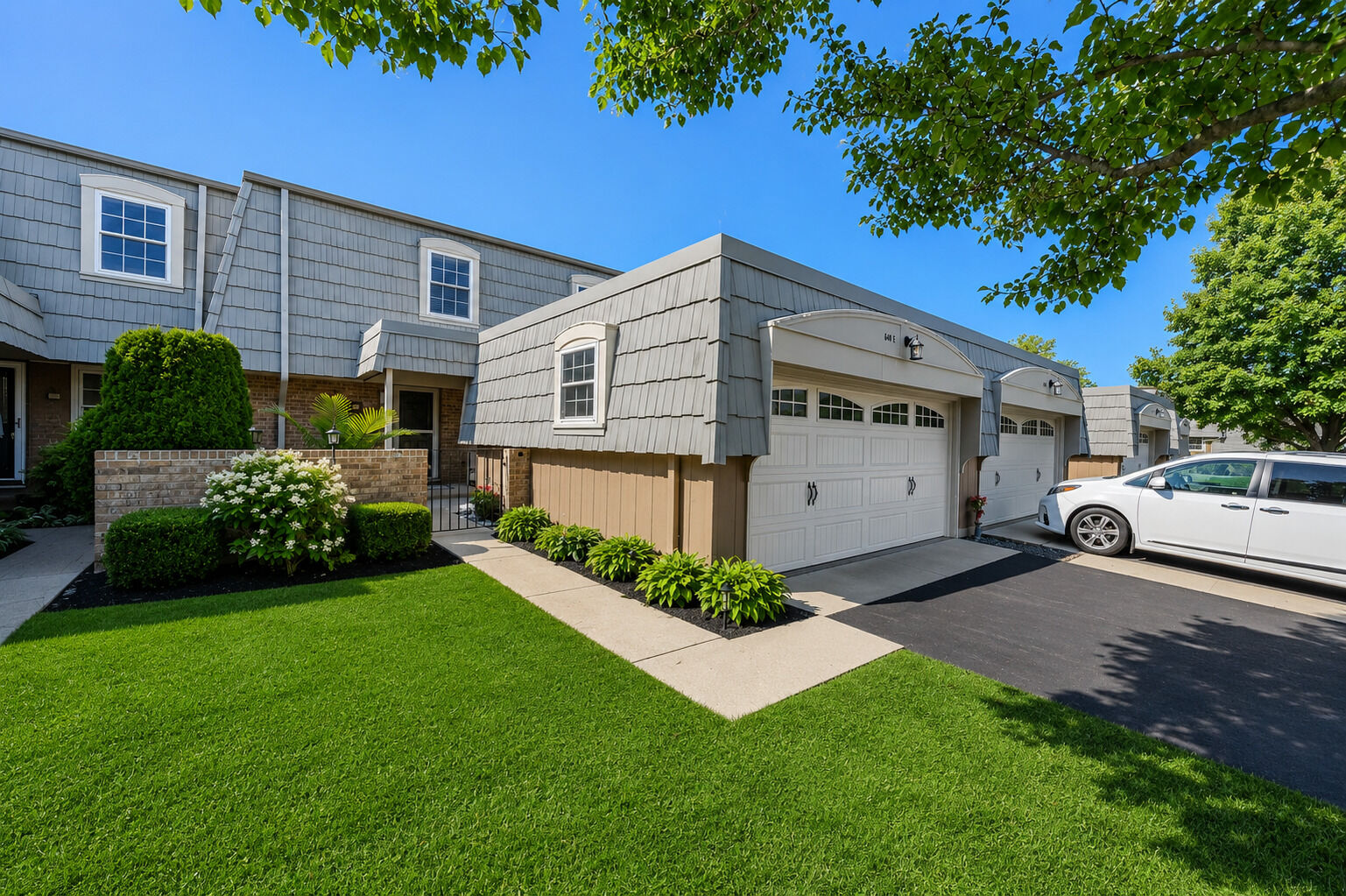 Property Photo:  660 Versailles Circle  IL 60007 
