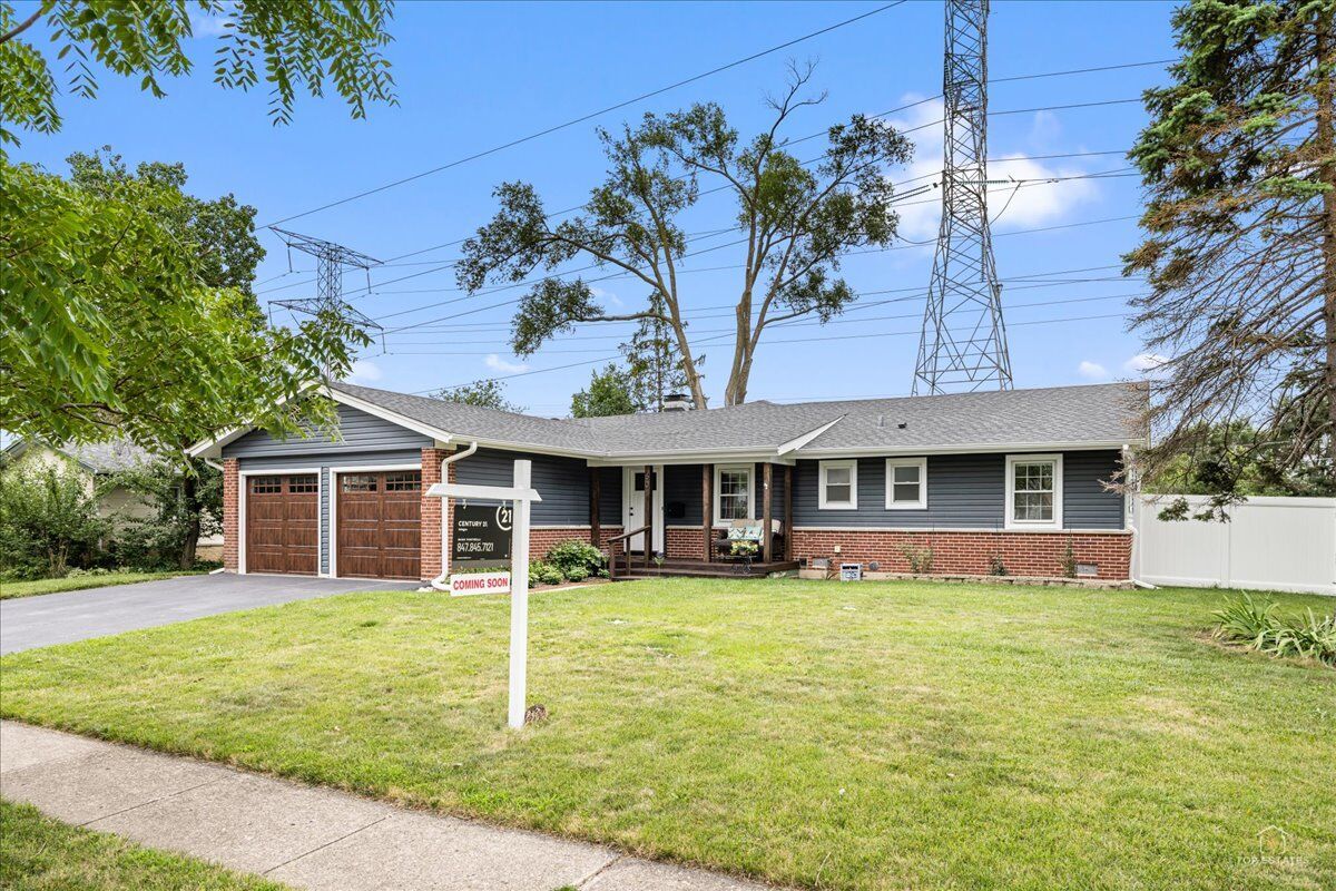 Property Photo: 601 Walnut Lane IL 60007