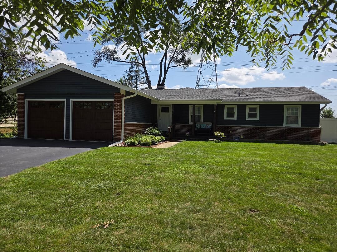 Property Photo: 601 Walnut Lane IL 60007