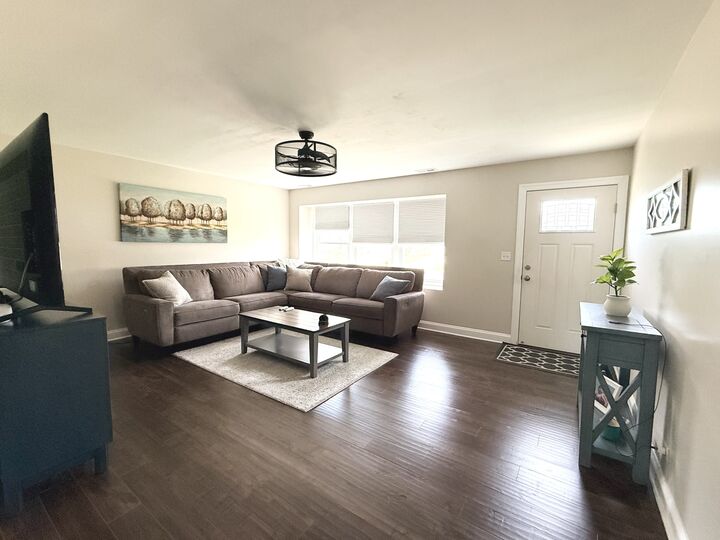 Property Photo: 1316 Chalfont Drive IL 60194