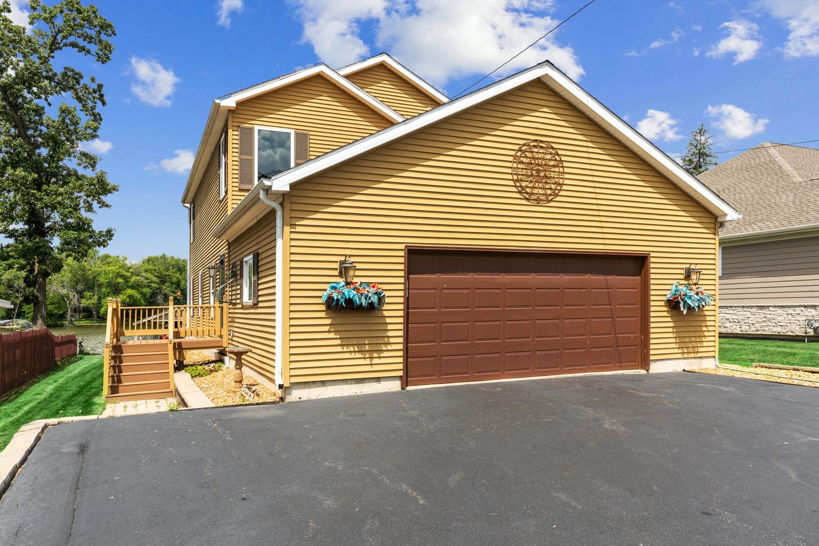 Property Photo: 2019 N Woodlawn Park Avenue IL 60051