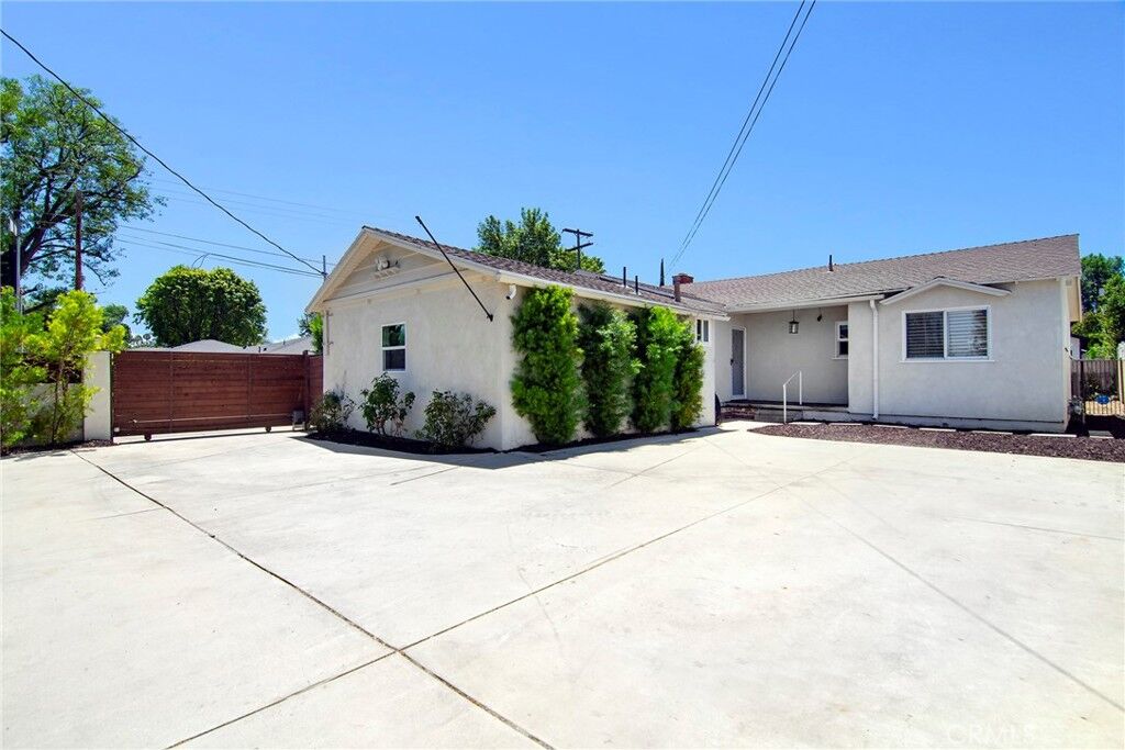 Property Photo:  22602 Victory Boulevard  CA 91367 