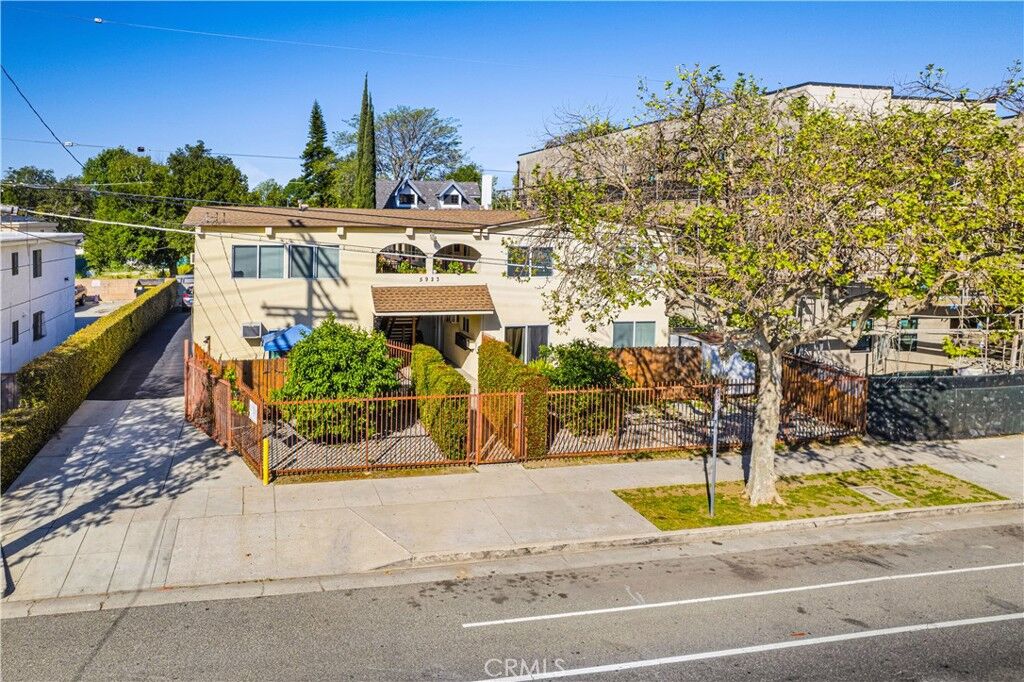 Property Photo:  5923 Woodman Avenue  CA 91401 