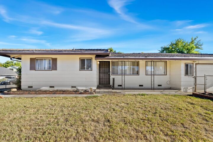 Property Photo: 6330 Cushing Way CA 95823
