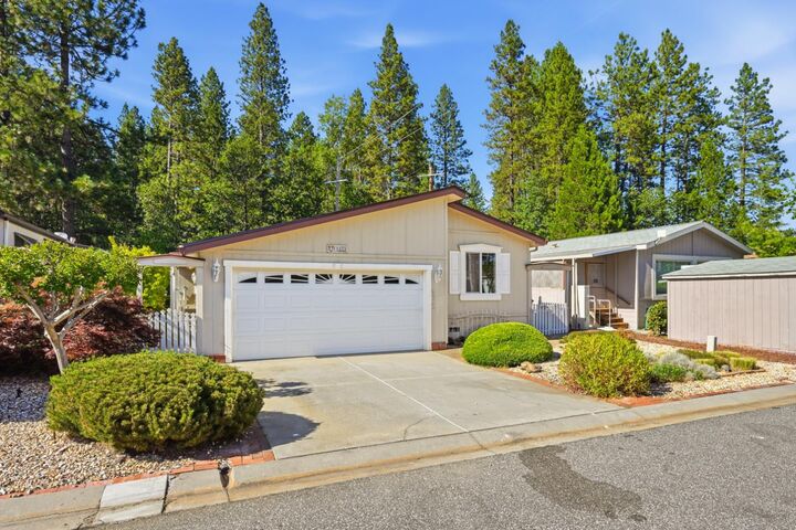 Property Photo: 10052 Dalewood Way CA 95949