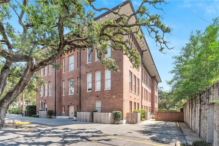Property Photo: 3601 Camp Street 105 LA 70115