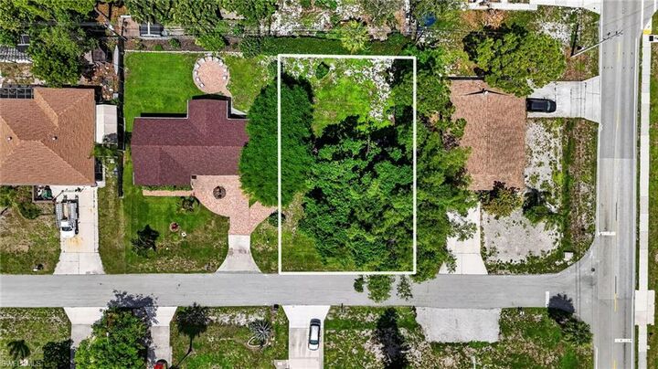 Property Photo:  27506 Playa Del Rey Ln  FL 34135 