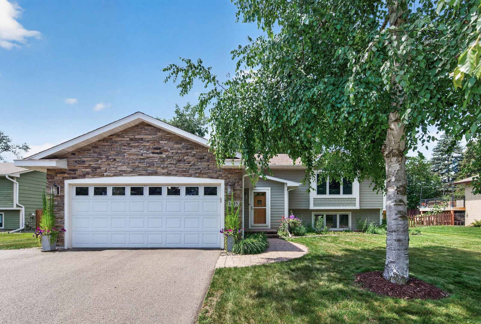 Property Photo:  1415 Sycamore Lane N  MN 55441 