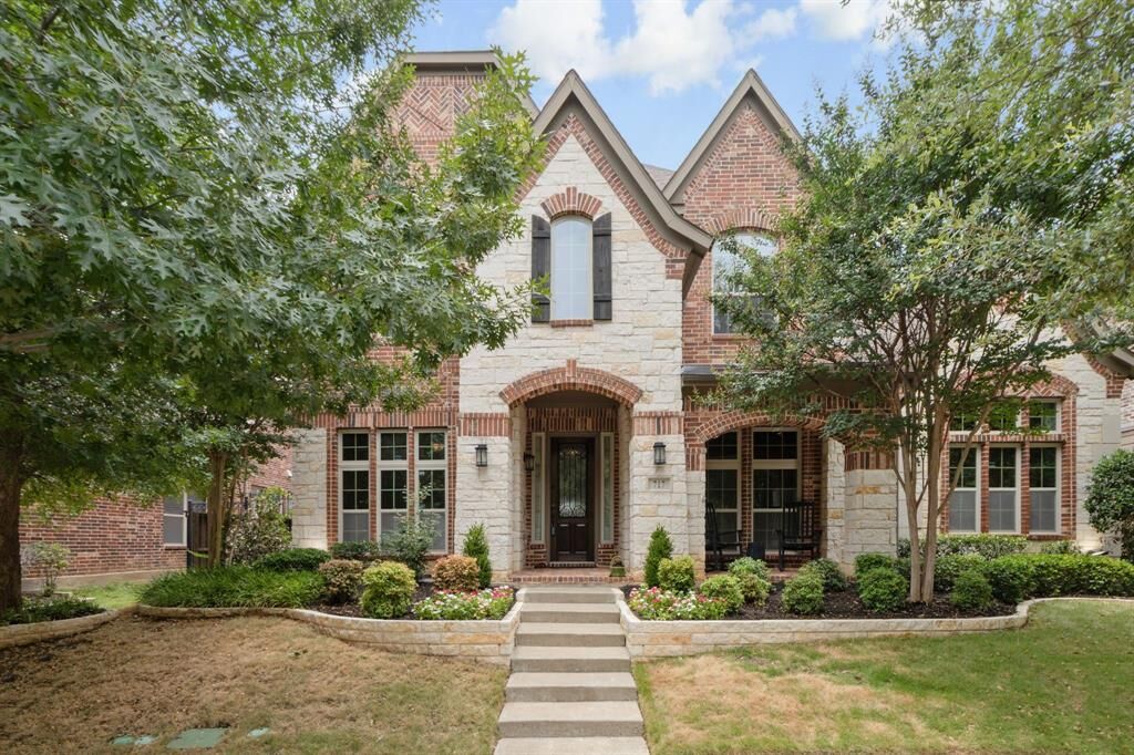 Property Photo: 717 Orleans Drive TX 76092