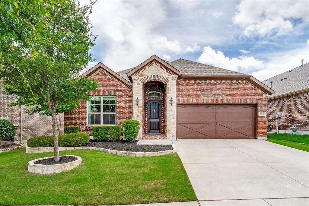 Property Photo: 14825 Brettridge Drive TX 76008