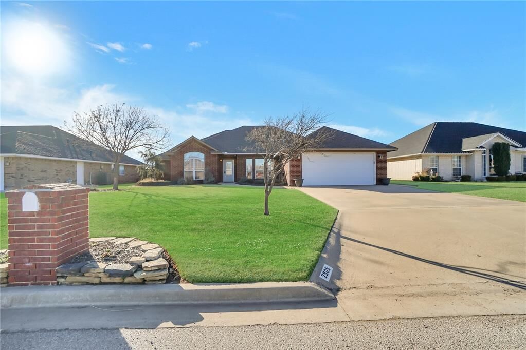 Property Photo:  2905 Hunter Pointe  OK 73521 