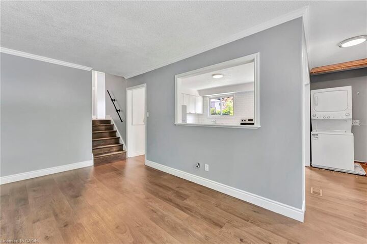 Property Photo: 7 Hillside Drive ON N2E 1R1