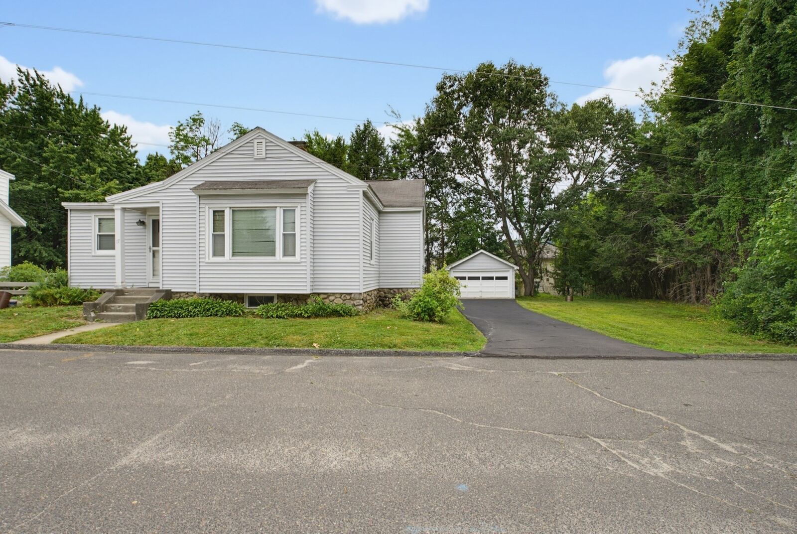 Property Photo:  17 Reynolds St  MA 01606 