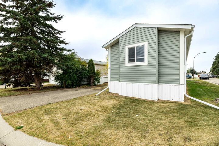 Property Photo:  4922 Womacks Road 65  AB T0M 0J0 