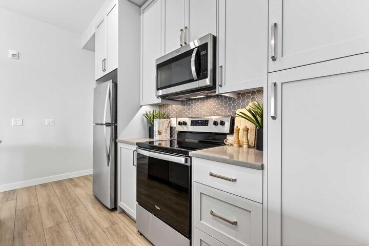 Property Photo: 255 Les Jardins Park SE 101 AB T2C 5V3