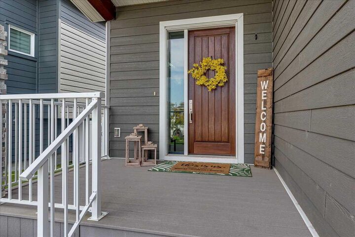 Property Photo: 29 Longmire Close AB T4R 0S7