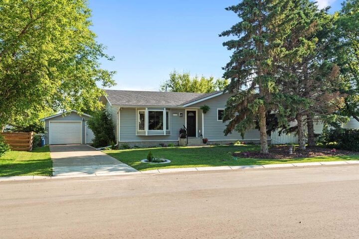 Property Photo: 1203 1 Street NE AB T0M 2A0