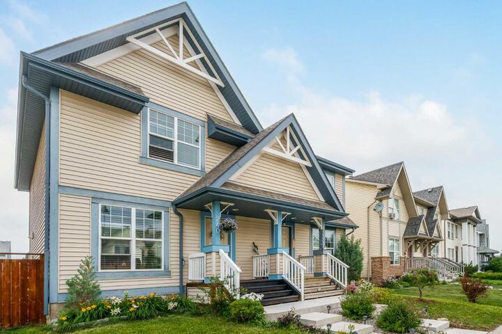 Property Photo: 240 Elgin Meadows Gardens SE AB T2Z 0M4