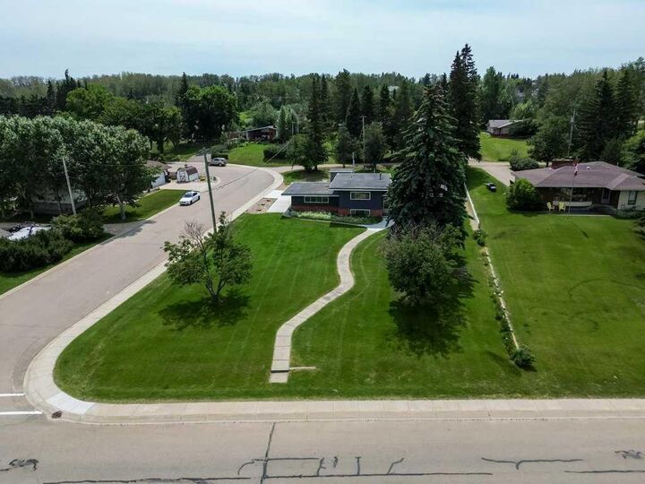 Property Photo: 5307 48 Avenue AB T4S 1G5