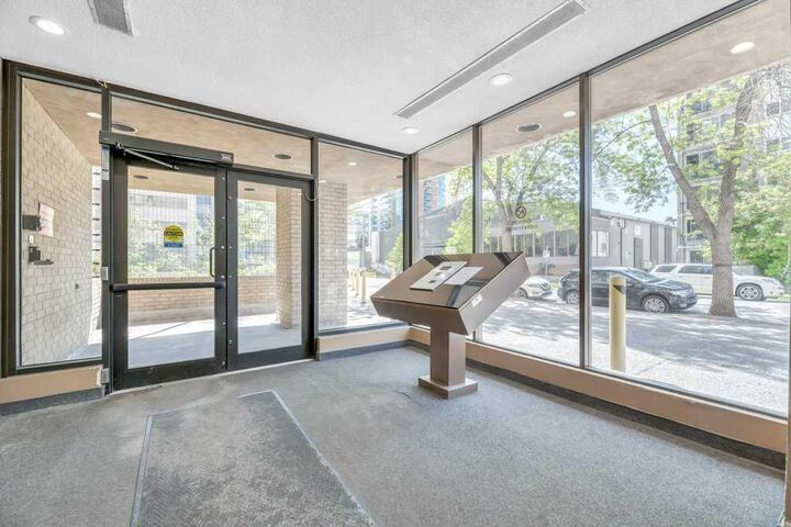 Property Photo: 924 14 Avenue SW 502 AB T2R 0N7