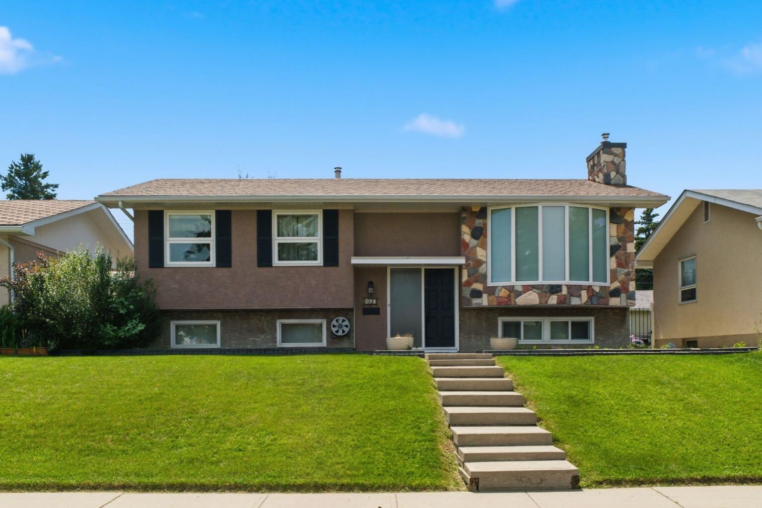 Property Photo:  160 Marbrooke Circle NE  AB T2A 2W6 