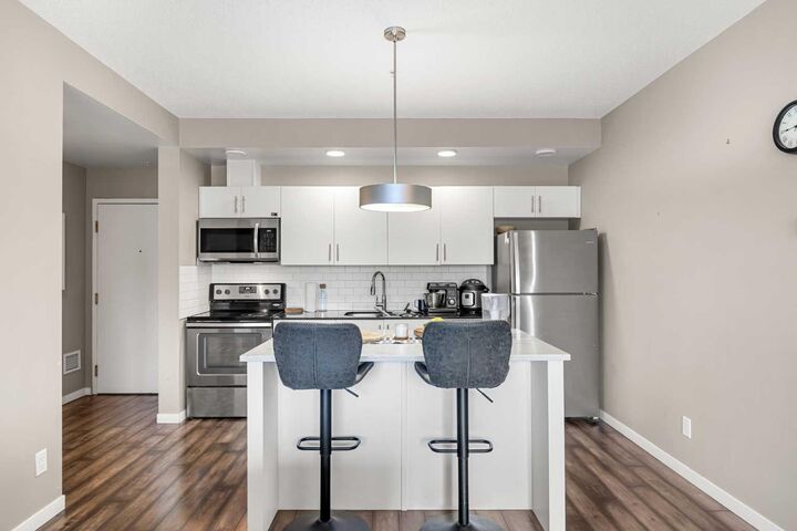 Property Photo:  4818 Varsity Drive NW 208  AB T3A 1A3 