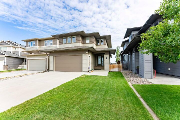 Property Photo: 437 Devonia Way W AB T1J 5J7