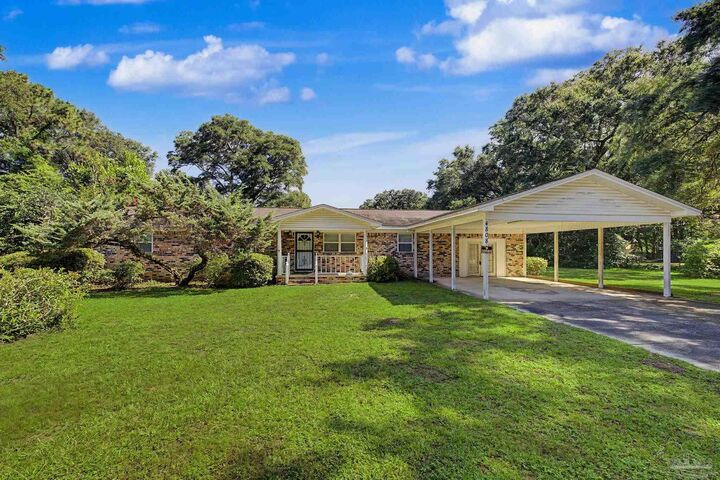 Property Photo: 4808 Friendly St FL 32571