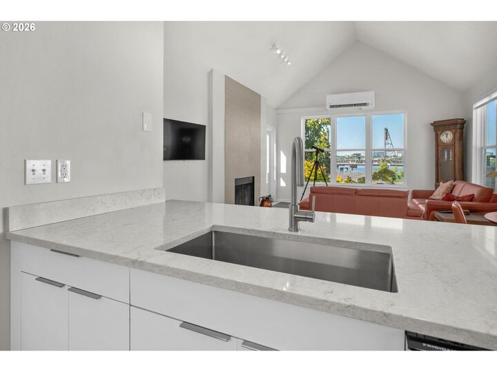 Property Photo: 305 S Montgomery St F501 OR 97201