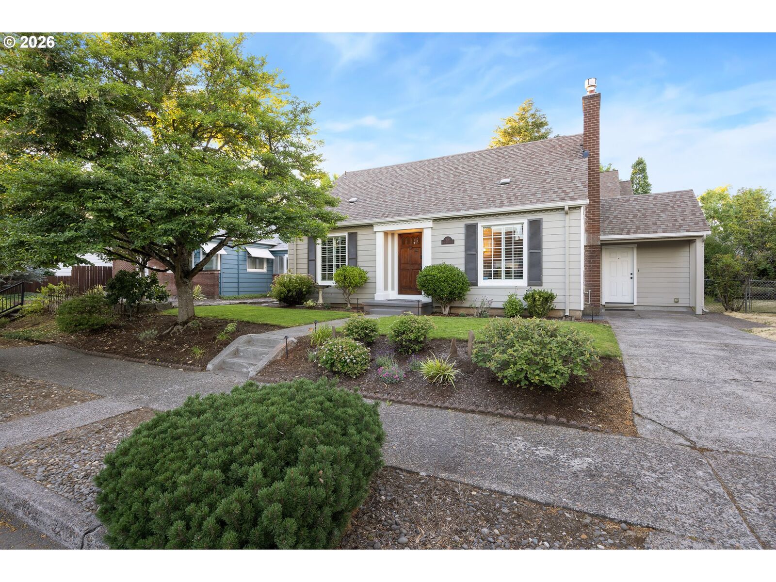 Property Photo: 108 E 35th St WA 98663